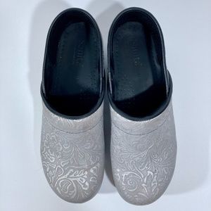 SANITA Professional GWENORE Iridescent EMBOSSED Gray LEATHER 42 EU/11.5 US